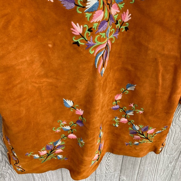 SOLD Vintage 70’s Suede Boho Floral Embroidered - Picture 6 of 16
